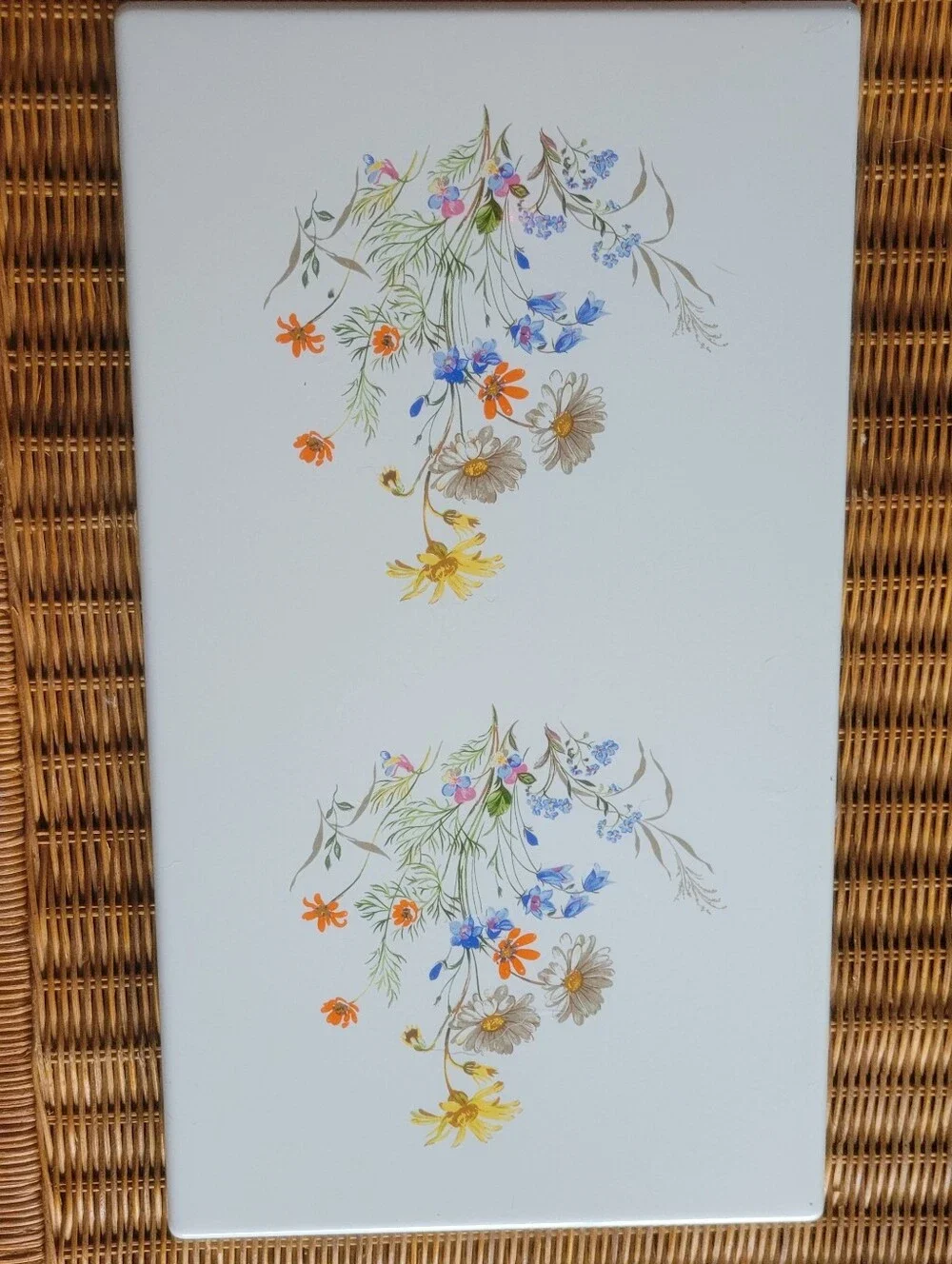 Vintage Corningware Wildflower Stove Top Cover. Beautiful No Chips Excellent